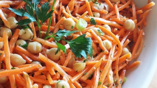 Морковный салат с нутом
