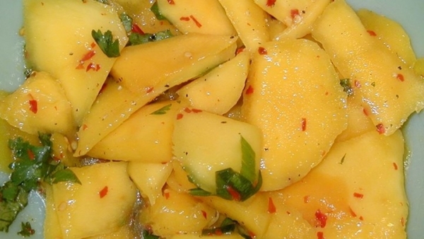 Салат из манго со специями